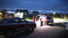 Torsdag aften klokken 23.10 modtog Midt- og Vestsjællands Politi en anmeldelse af, at en kvinde var blevet overfaldet og dræbt med en kniv på Samsøvej i Holbæk.